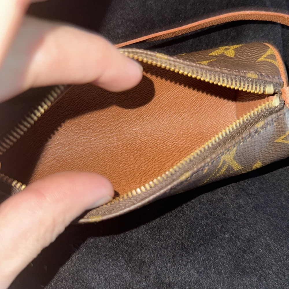Women’s or Men's Lou’s Vuitton Mini Papillion pochette w Monogram print. 10/10. - Picture 12 of 17